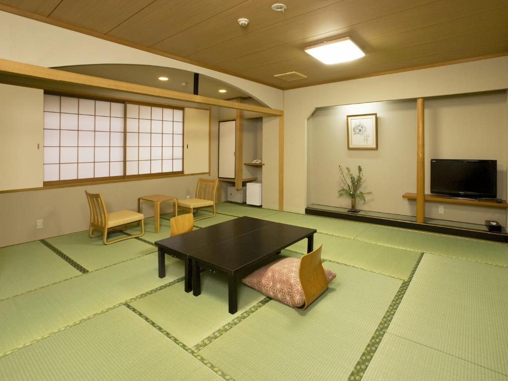 Traditional Japanese Ryokan Hirashin Kyoto Tatami Room
