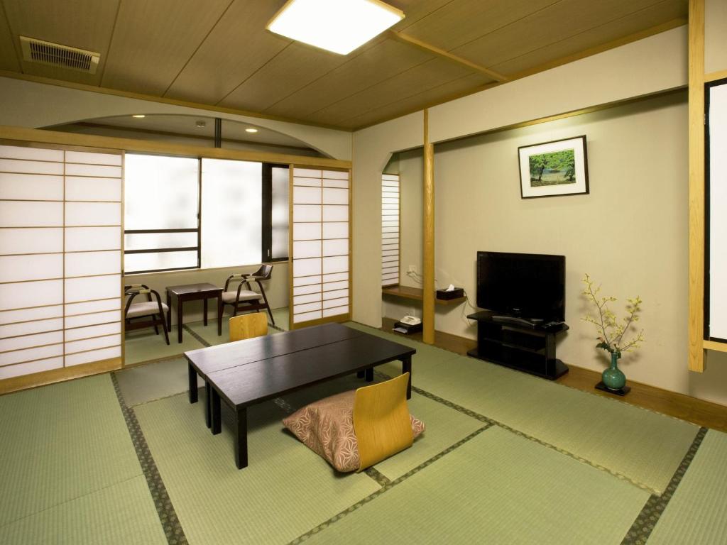 Traditional Japanese Ryokan Hirashin Kyoto Tatami Room