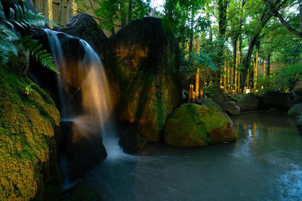 Tsukasa Royal Hotel Garden Waterfall