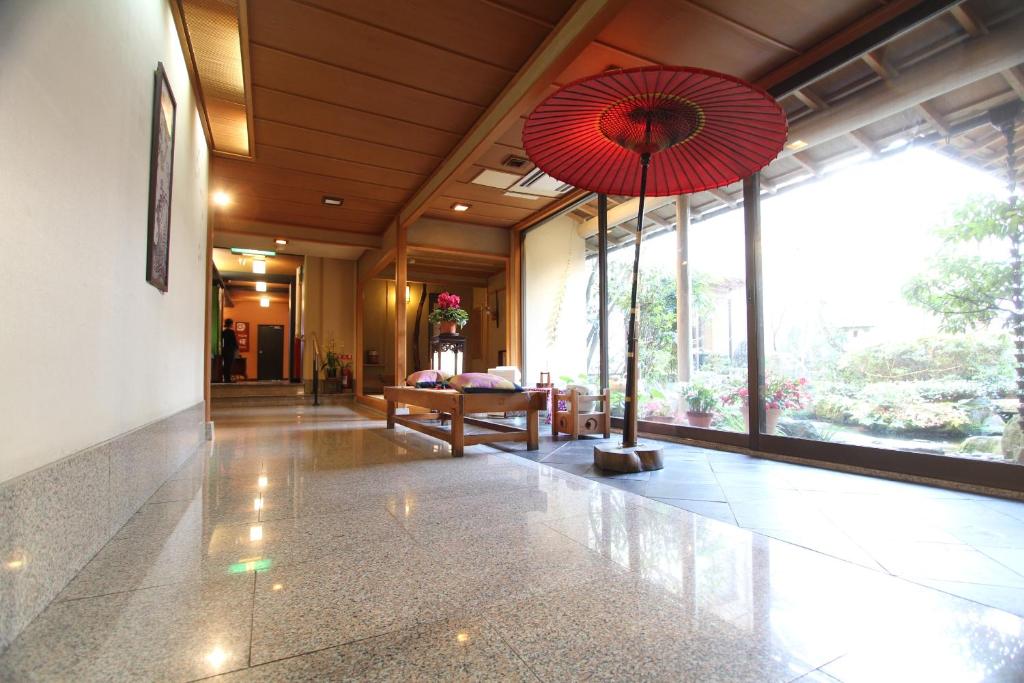 Tsukioka Onsen Yuasobi Yado Akebono Hallway Indoor Garden