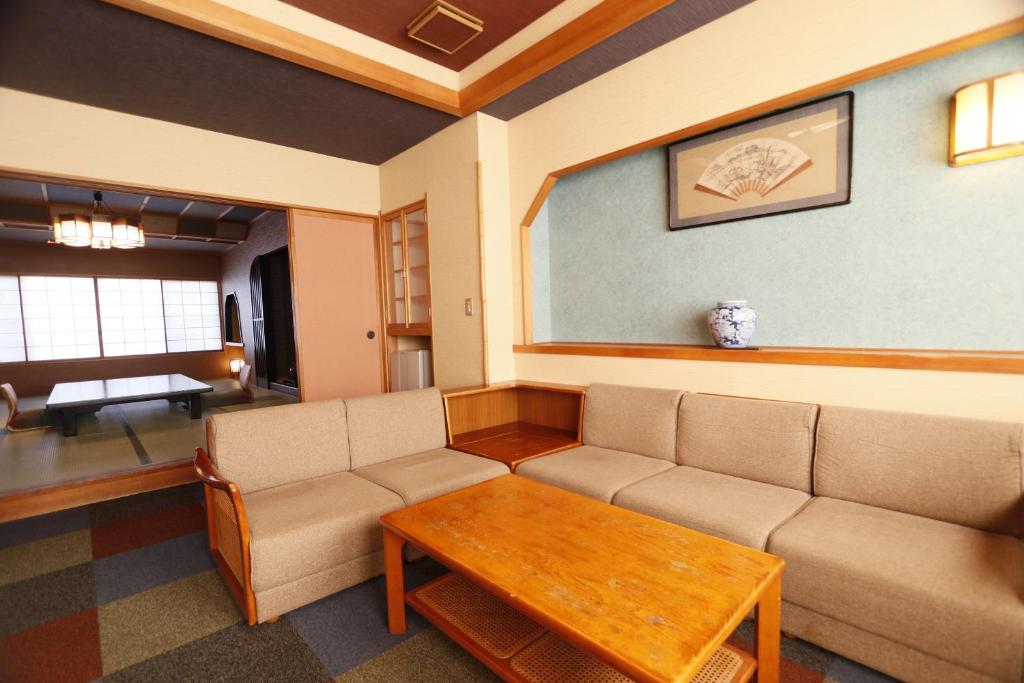 Tsukioka Onsen Yuasobi Yado Akebono Living Room Tatami