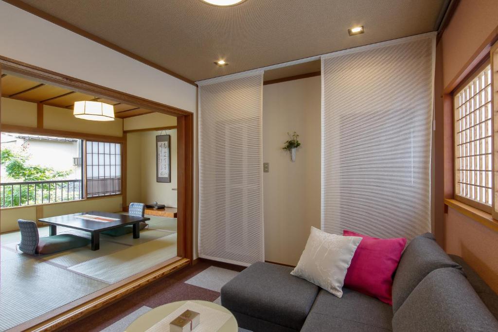 Tsukioka Onsen Yuasobi Yado Akebono Living Tatami Area
