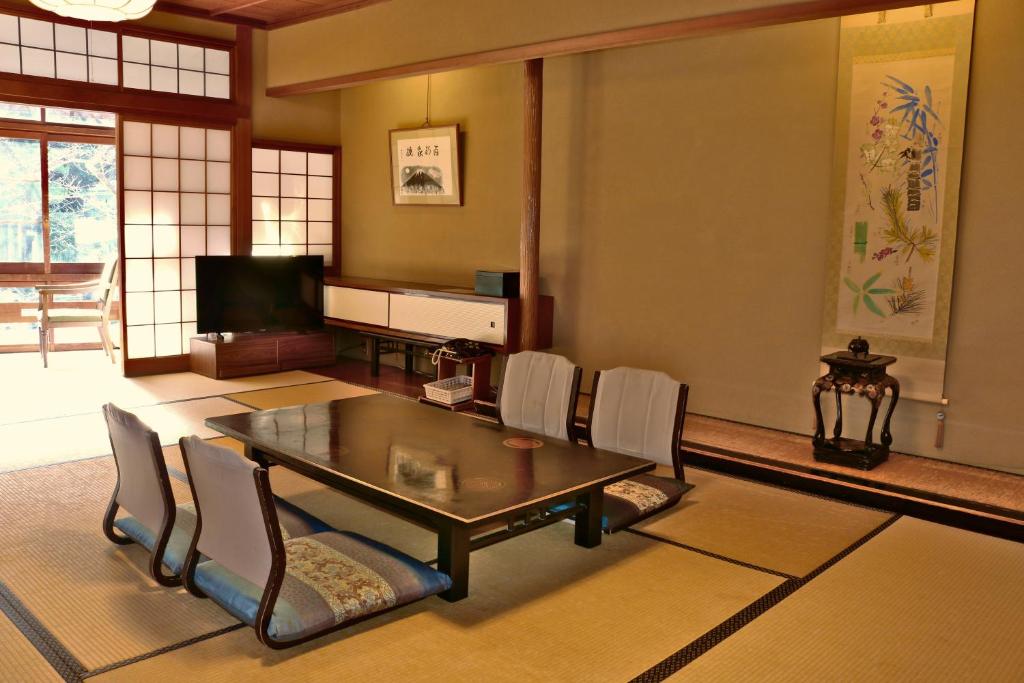 Tsutaya Ryokan Tatami Room Interior