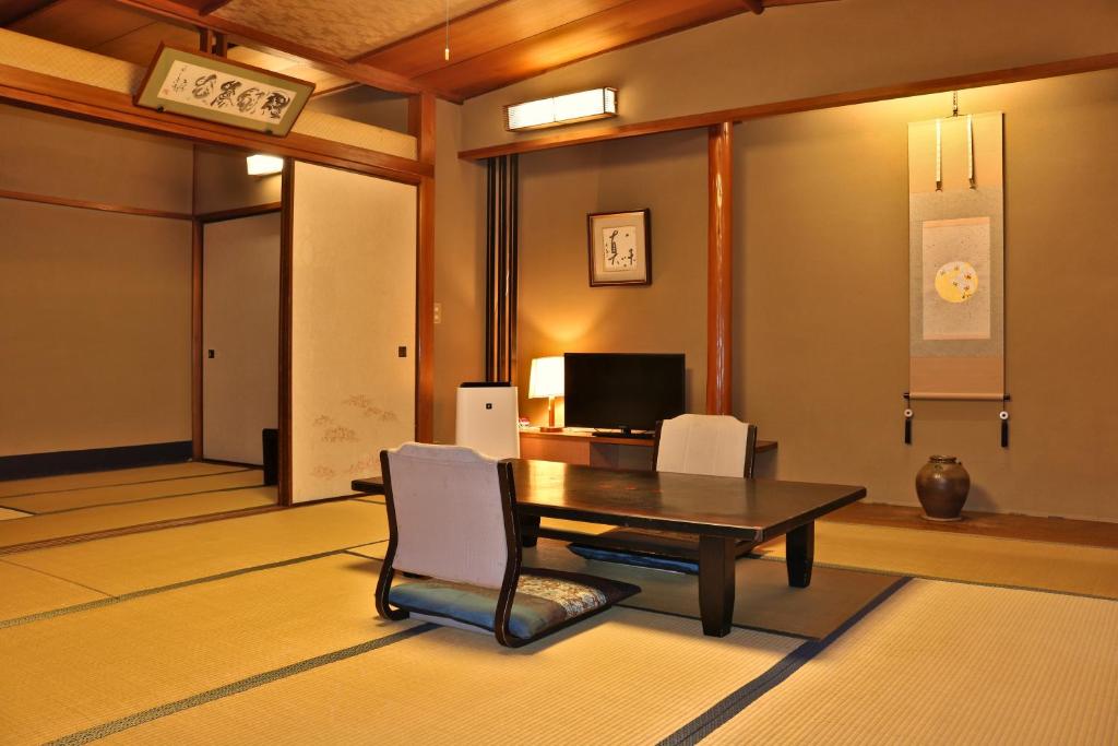 Tsutaya Ryokan Tatami Room Tea Table