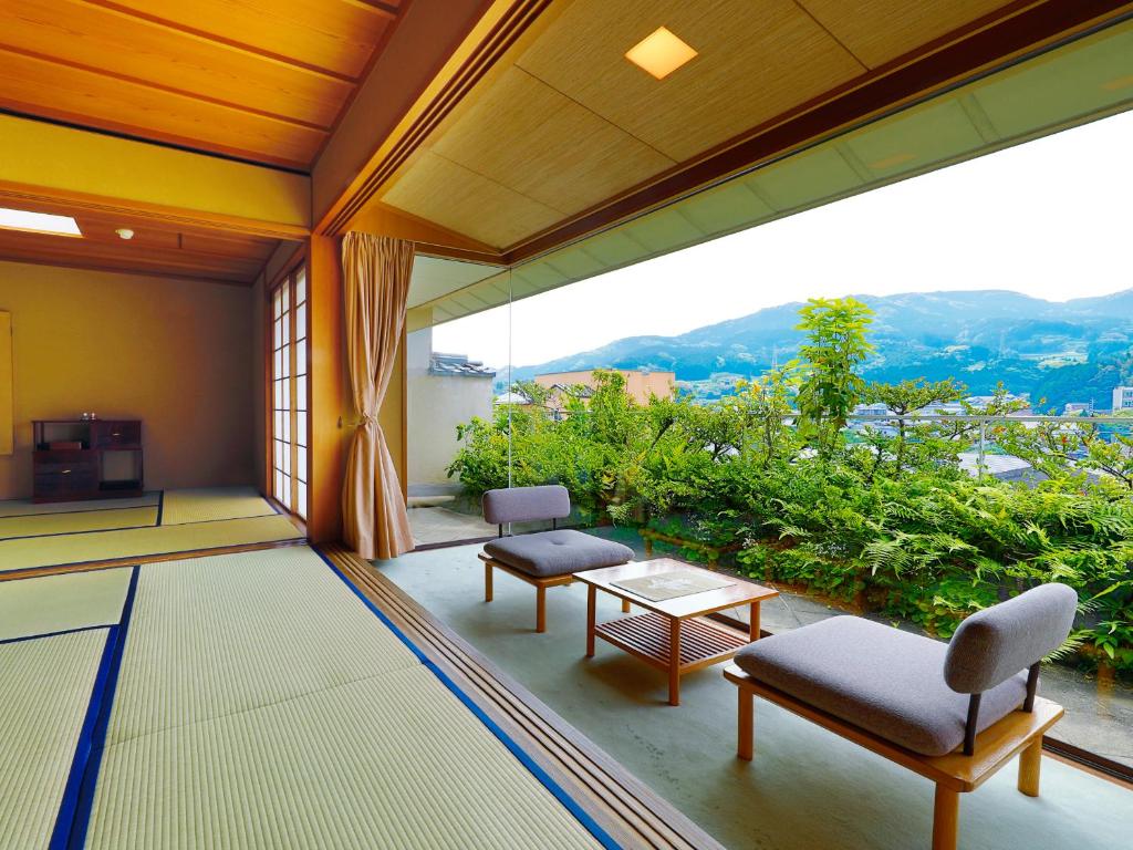 Ureshino Kanko Hotel Taishoya Tatami Room Mountain View