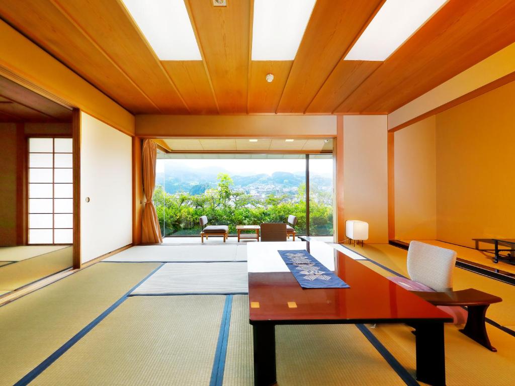 Ureshino Kanko Hotel Taishoya Tatami Room Mountain View