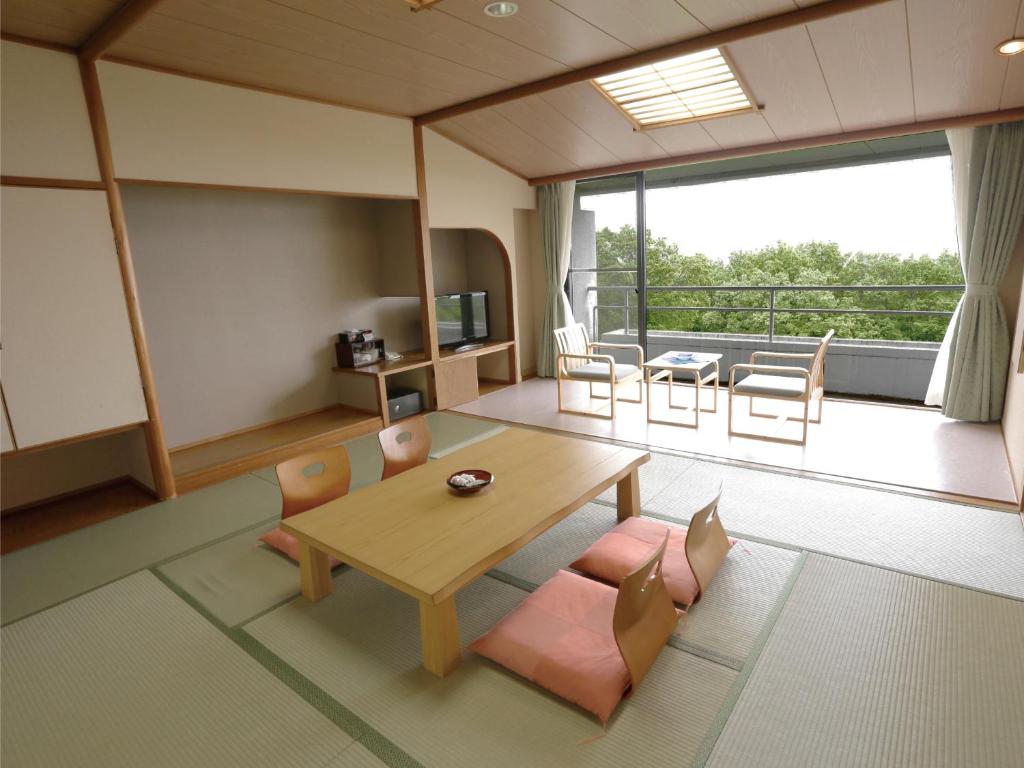 Villa Inawashiro Tatami Room Balcony View