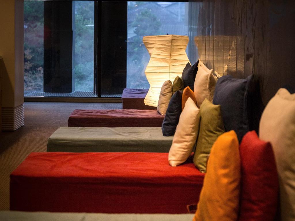 Wataya Besso Lounge Sofas Pillows