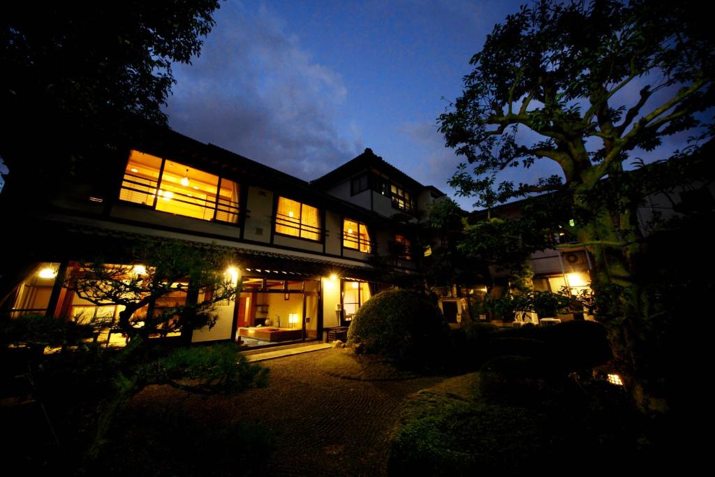 Wataya Ryokan Exterior Night