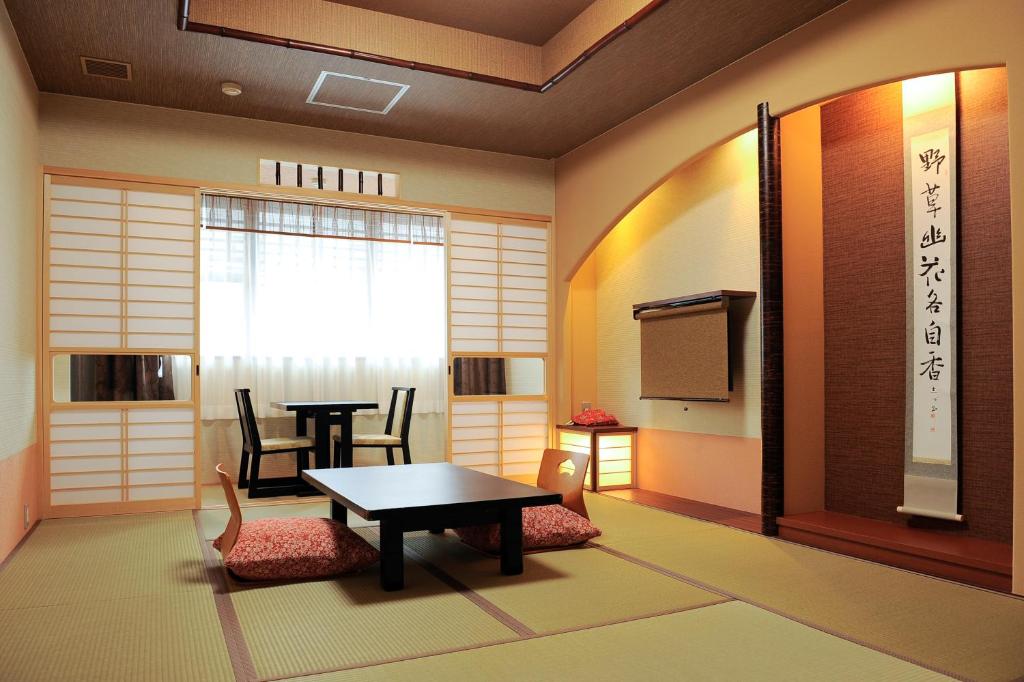 Watazen Ryokan Established 1830 Tatami Room Traditional Decor