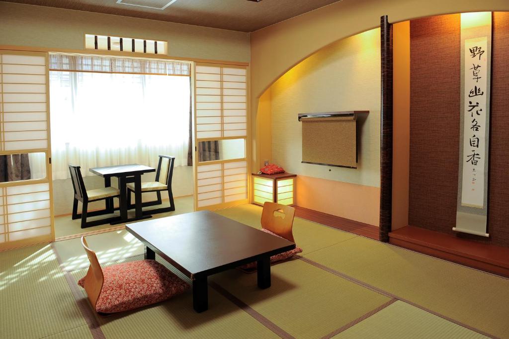 Watazen Ryokan Established In 1830 Traditional Tatami Room