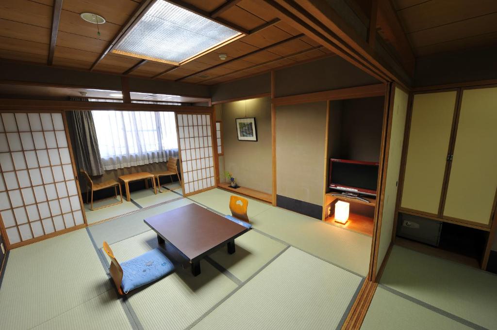 Watazenryokan Established1830 Tatami Room Shoji Tv