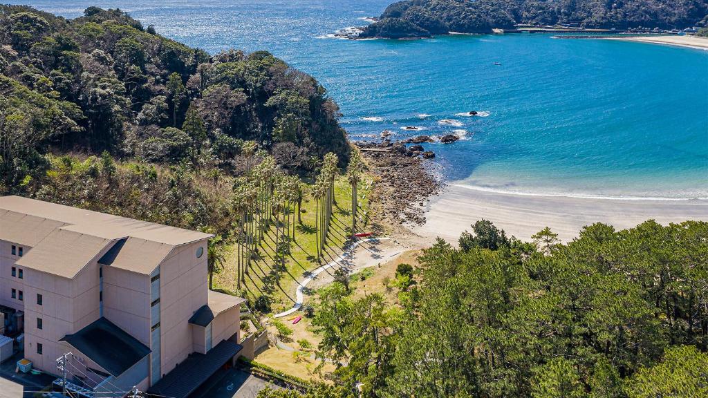 Yadomarubun Coastline View