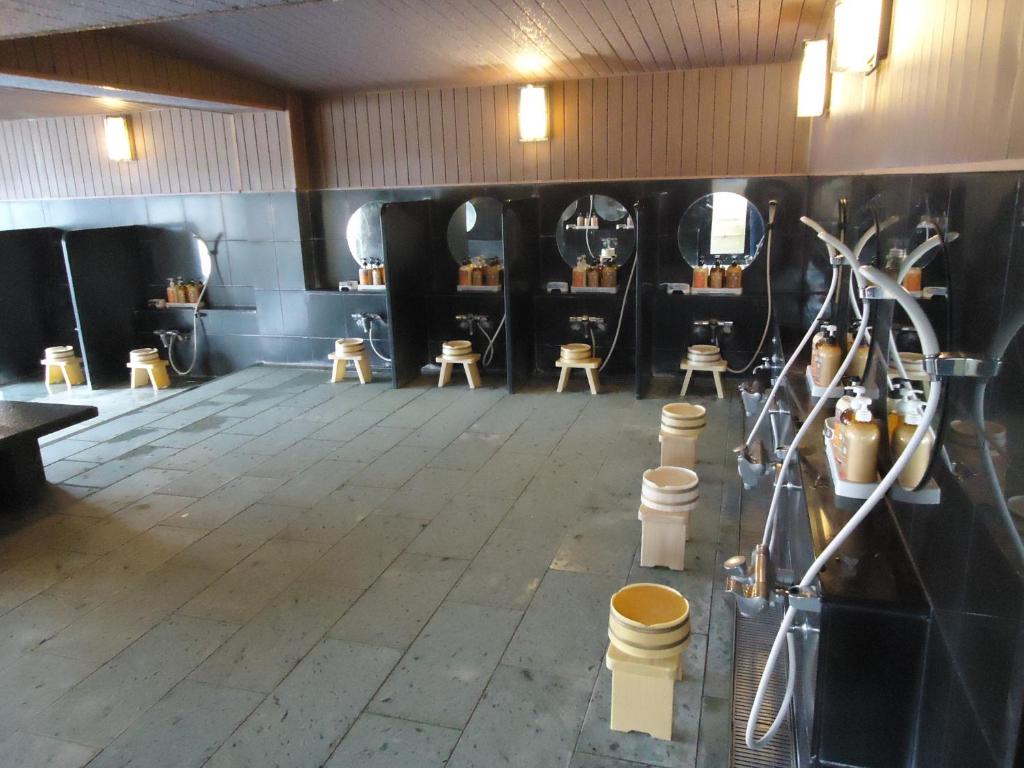 Yamagishi Ryokan Onsen Shower Room