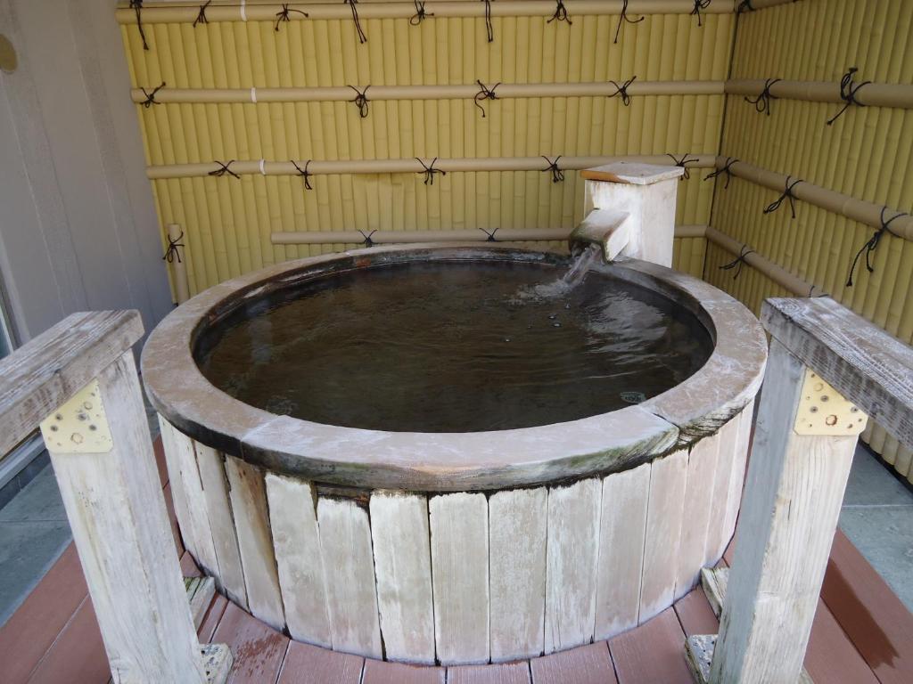 Yamagishi Ryokan Onsen Tub
