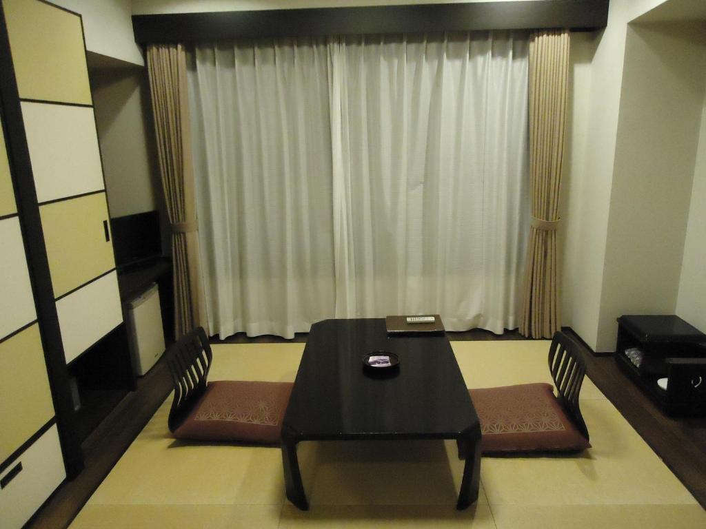 Yamagishi Ryokan Tatami Room Low Table