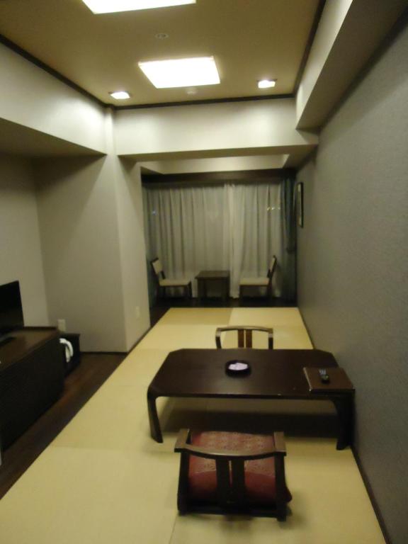 Yamagishi Ryokan Tatami Room Table