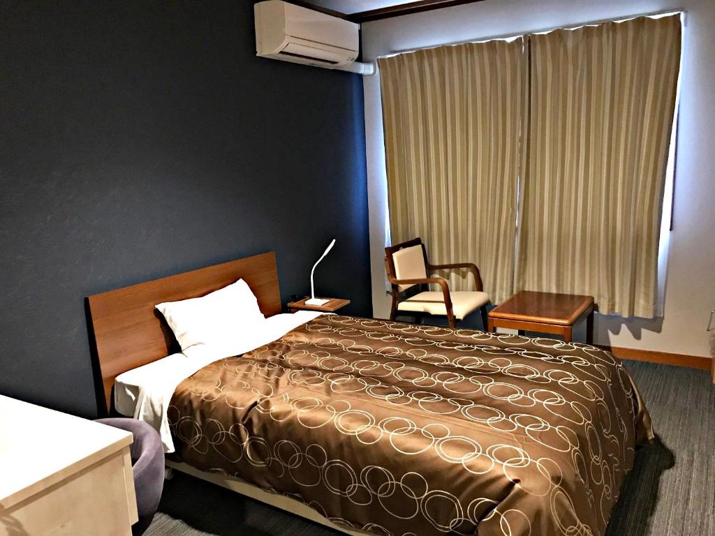 Yamamura Bekkan Modern Bedroom