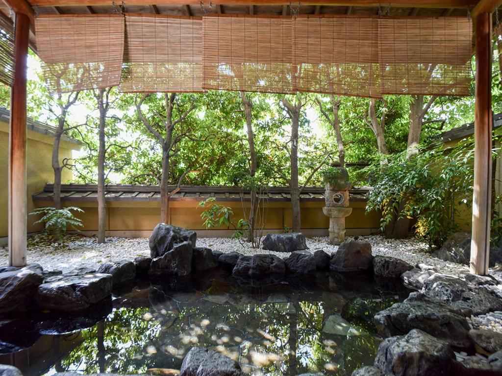 Yamatoya Besso Garden Stone Lantern