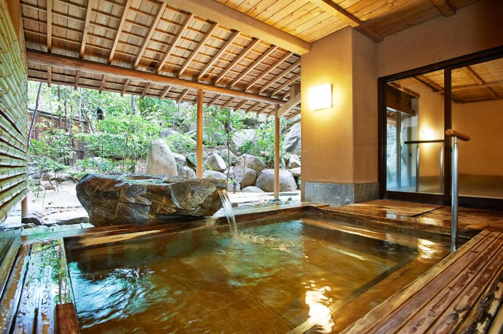 Yamatoya Honten Outdoor Onsen