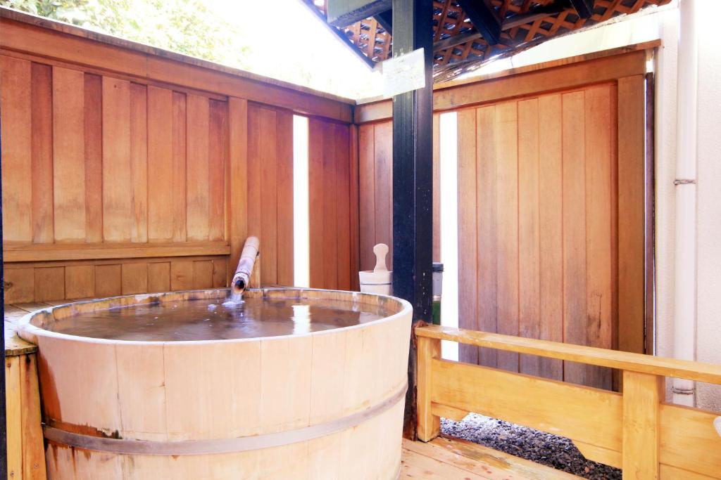 Yanagiya Onsen Barrel Bath