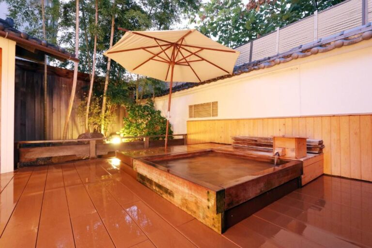 Yanagiya Outdoor Onsen