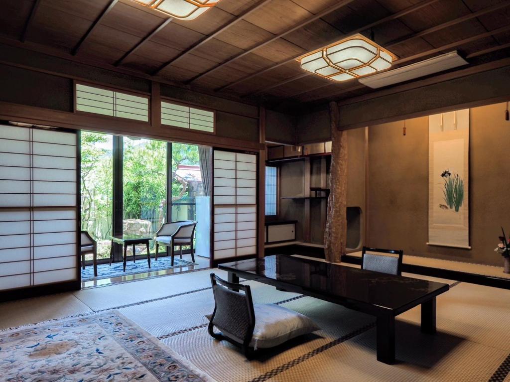 Yatsusankan Tatami Room Table Shoji