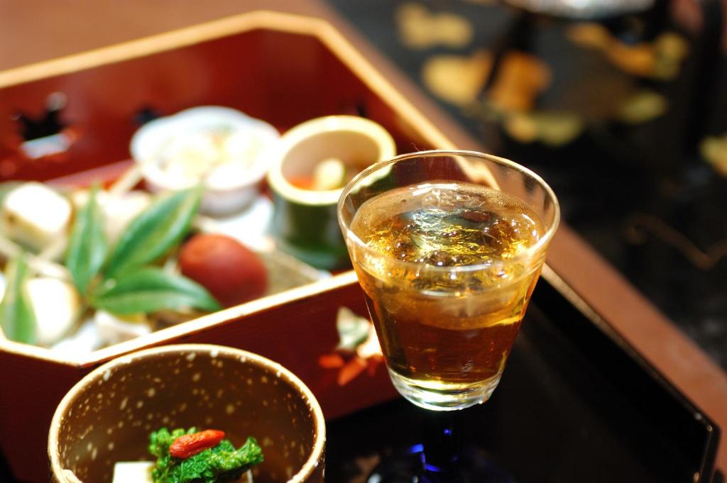 Yatsusankan Traditional Dining Glass Tray