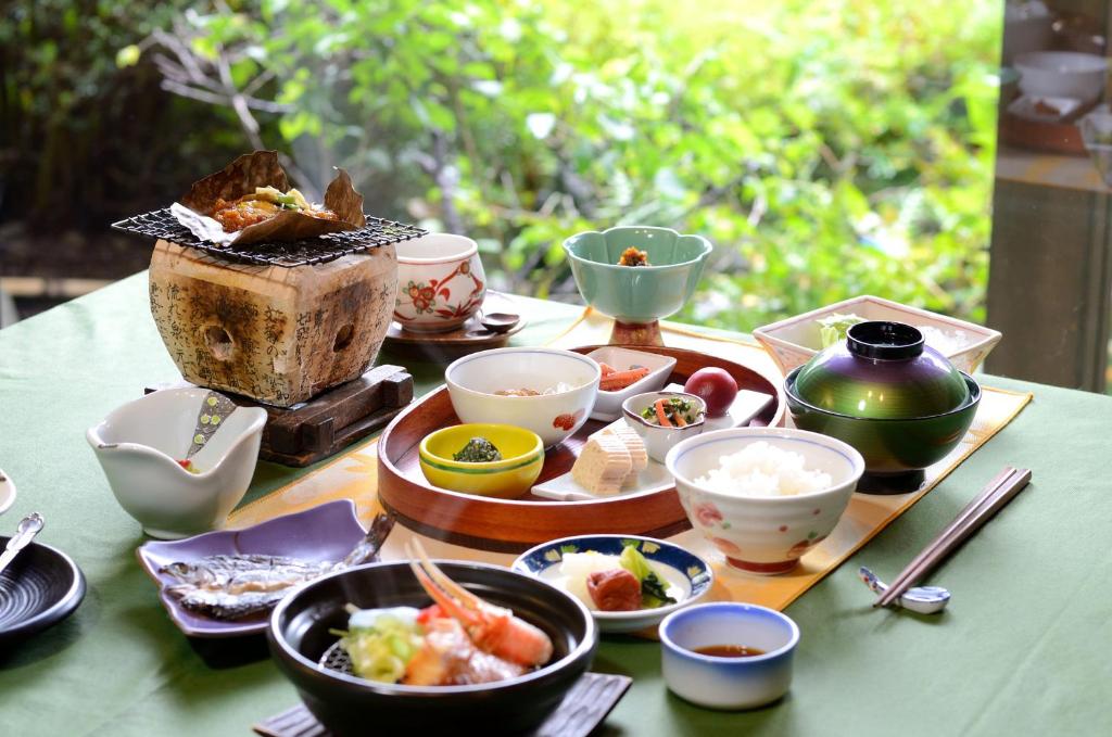 Yatsusankan Traditional Japanese Meal