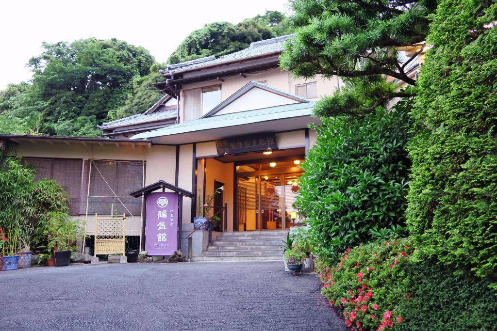 Yokikan Hotel Entrance Garden
