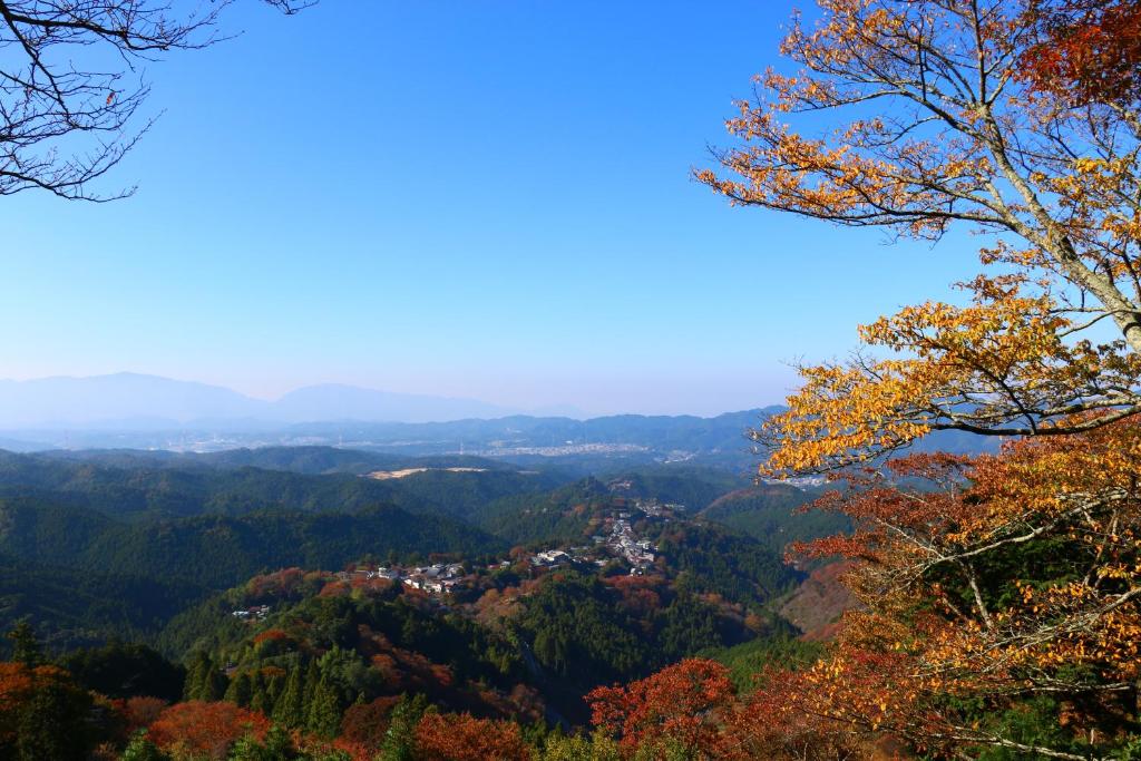 Yoshinoso Yukawaya Autumn Mountain View