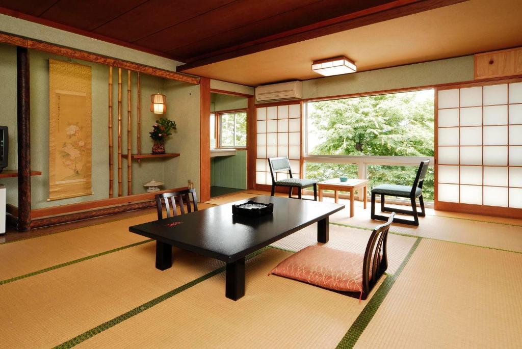 Yoshinoso Yukawaya Tatami Room Tea Table