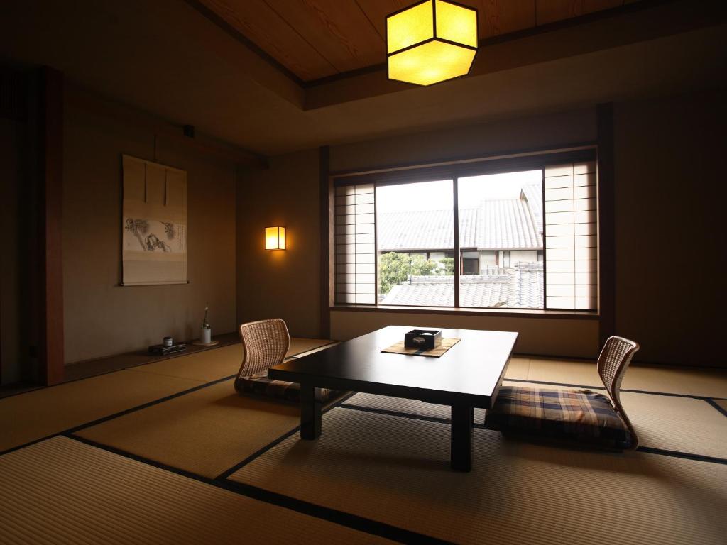 Yoyokaku Tatami Room Table