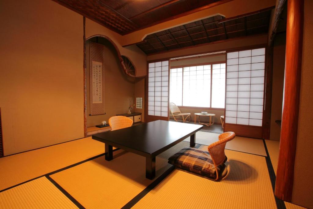 Yoyokaku Traditional Tatami Room