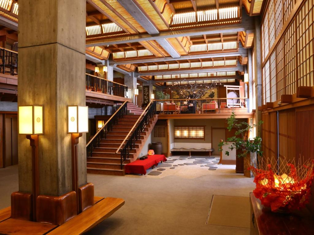 Yudanaka Onsen Yorozuya Lobby