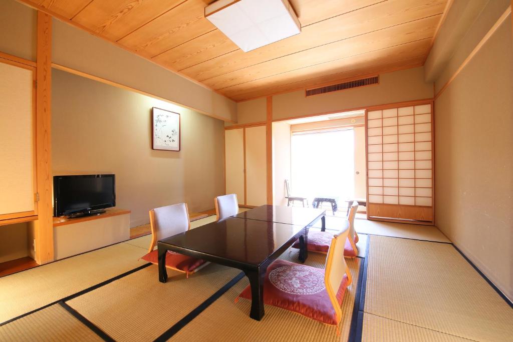 Yudanaka Onsen Yorozuya Tatami Room Dining Table
