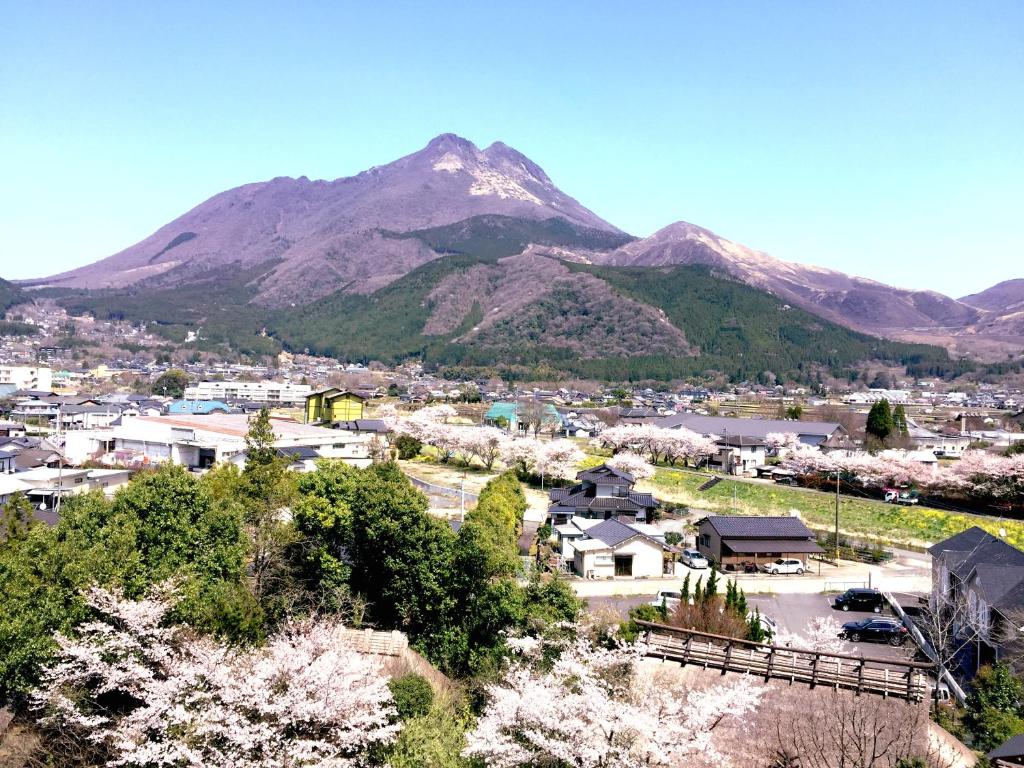 Yufuin Kotobuki Hananosho Mountain View