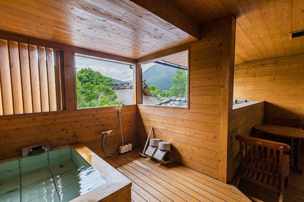 Yufuin Kotobuki Hananosho Onsen Bathroom