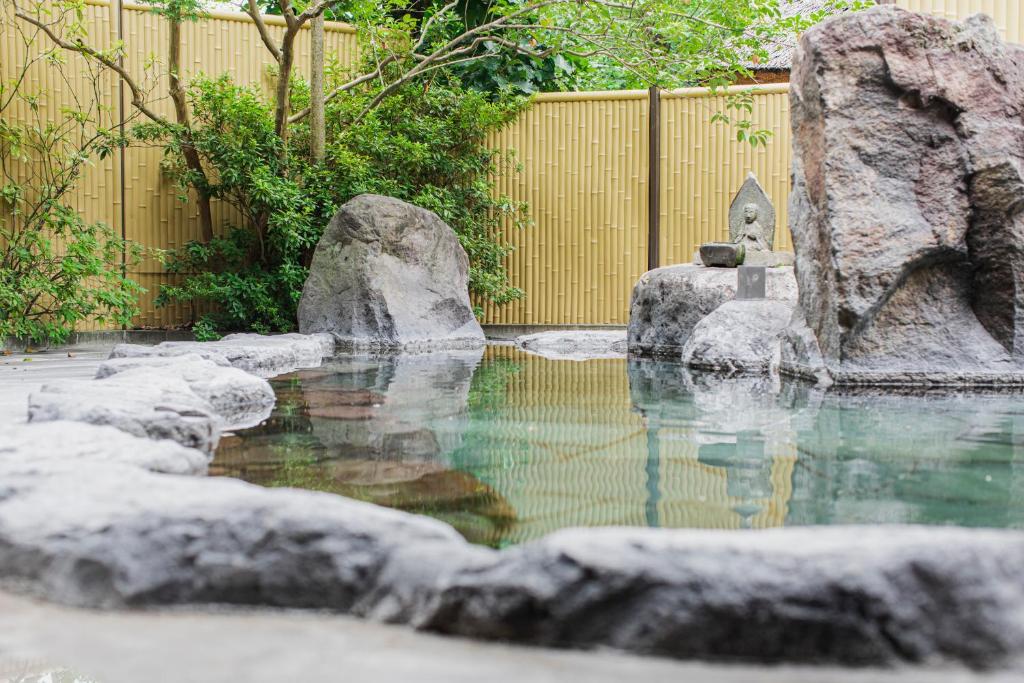 Yufuin Kotobuki Hananosho Onsen Rock Garden