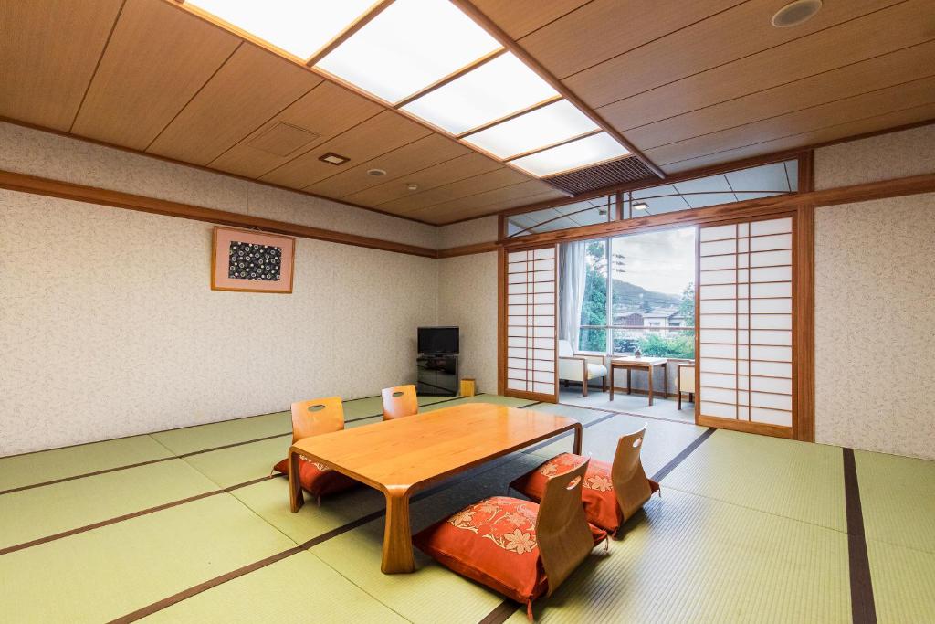 Yufuin Kotobuki Hananosho Tatami Room