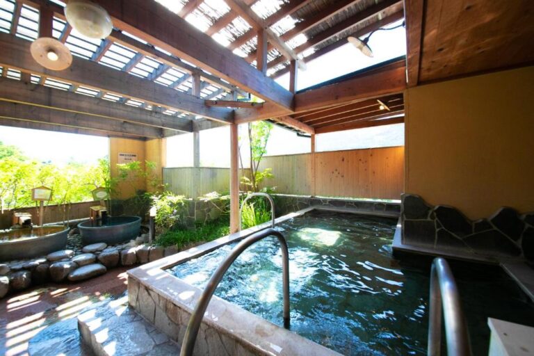 Yufuin Sansuikan Onsen Bath