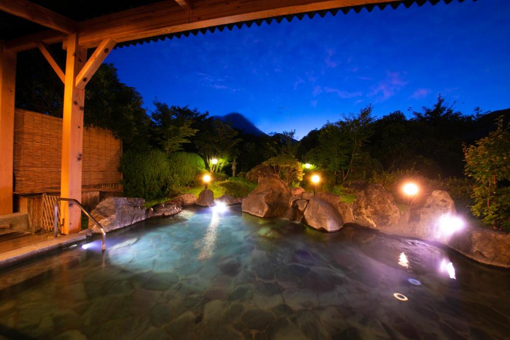 Yufuin Sansuikan Outdoor Onsen