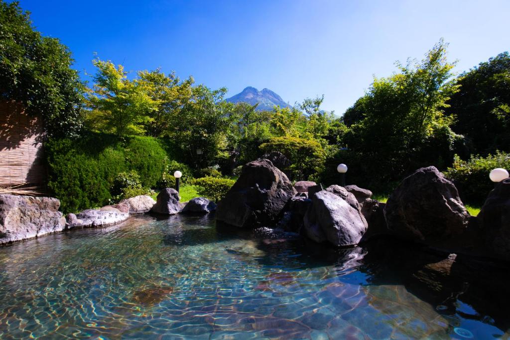 Yufuin Sansuikan Outdoor Onsen