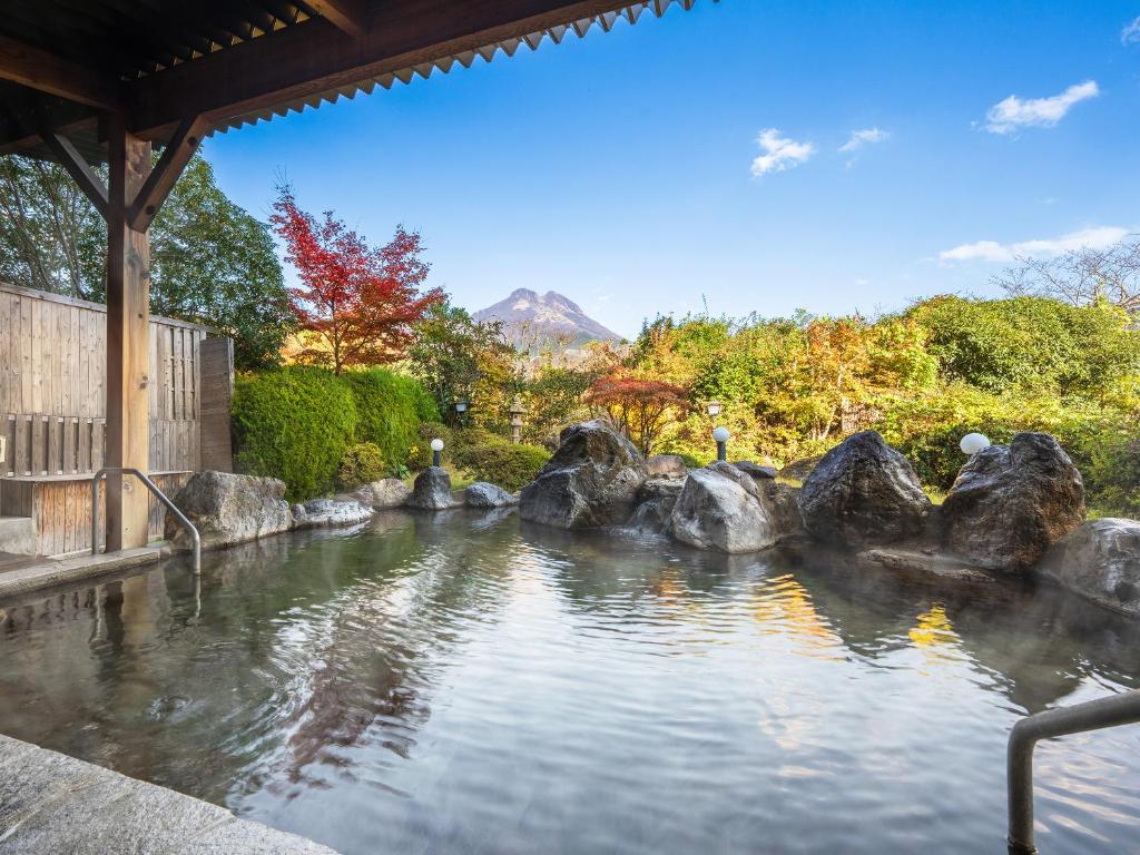 Yufuin Sansuikan Outdoor Onsen View