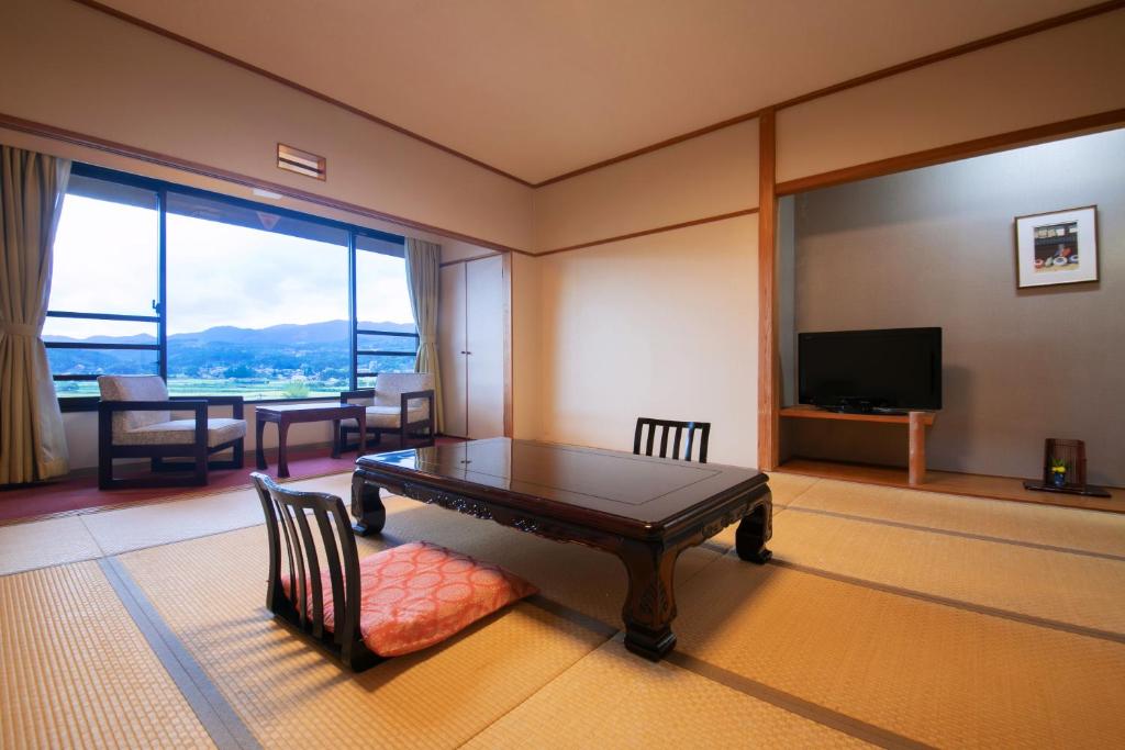Yufuin Sansuikan Tatami Room Mountain View