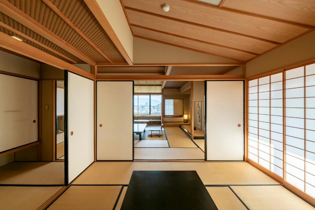 Yumura Tokiwa Hotel Tatami Room Interior