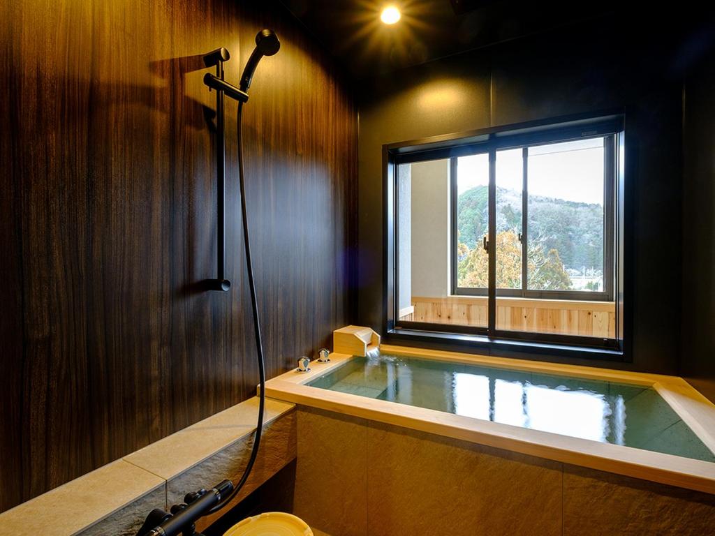Yunogo Grand Hotel Onsen Bathroom