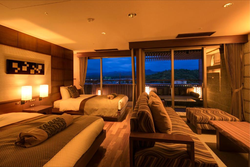 Yunokuni Tensyo Bedroom Balcony View