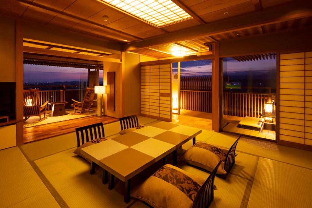 Yunokuni Tensyo Tatami Room Balcony View