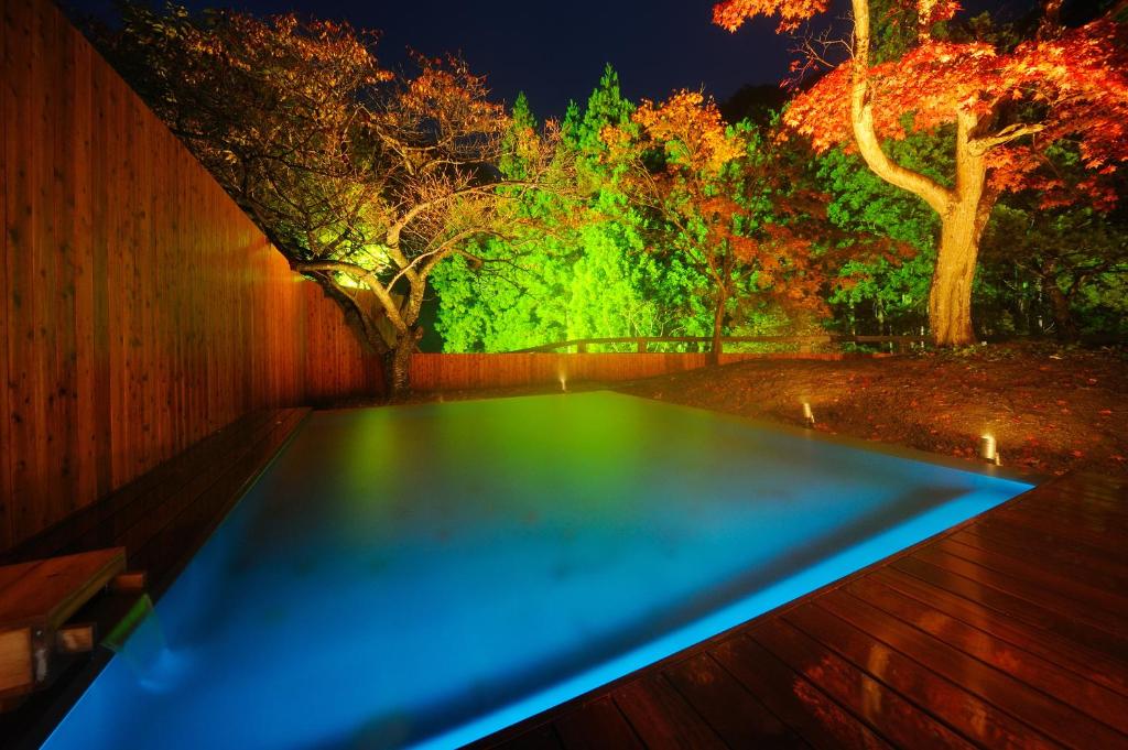 Yuukaen Outdoor Onsen At Night